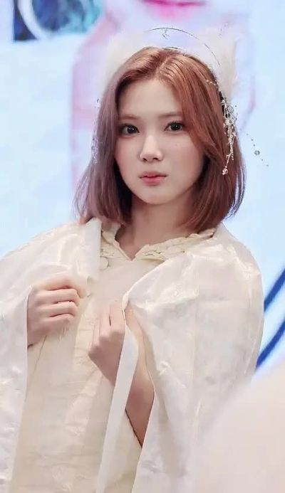 Jiwoo - facial