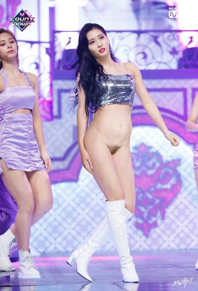 Momo - public nude