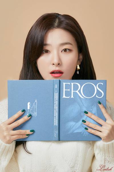 Seulgi - shows tits