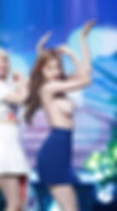 Sana - naked stage