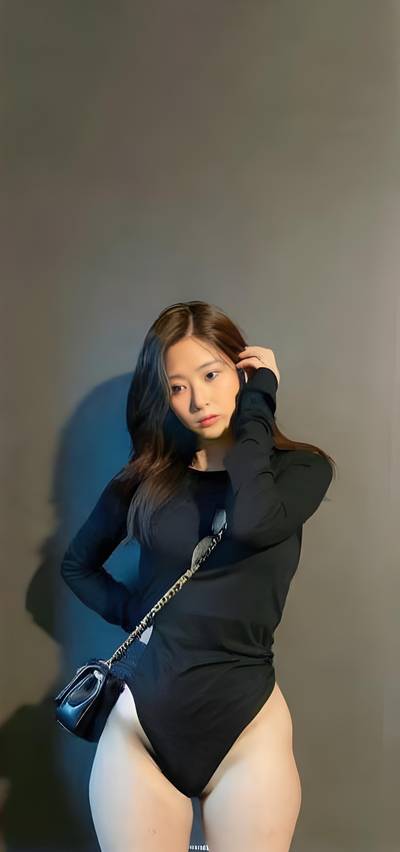 Minju - shows pussy