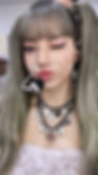 Lisa - cum on face