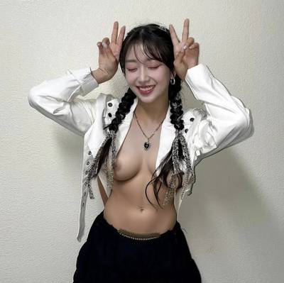 Sumin - naked