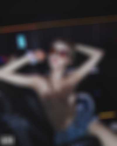 Yuqi - naked