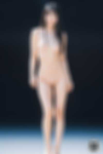 Hanni - nude