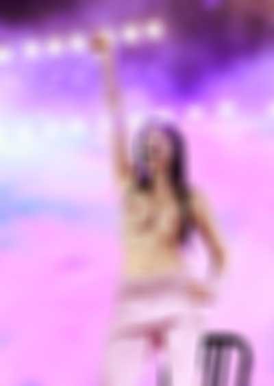 Jennie - naked on stage