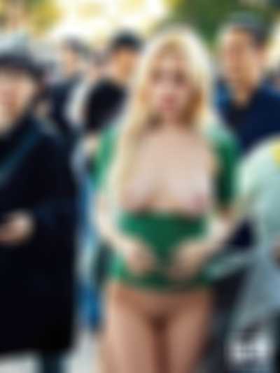 Somi - public nude