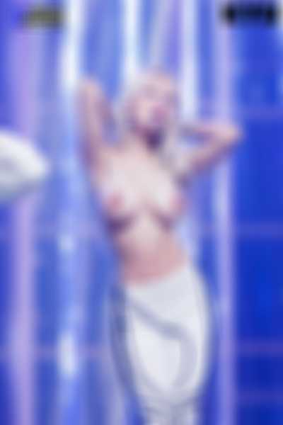Somi - naked on stage