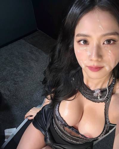 Jisoo - cum on face