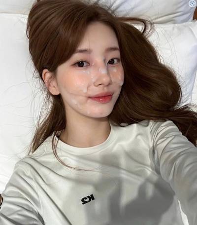 Suzy - cum on face