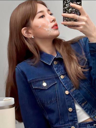 Suzy - cum on face