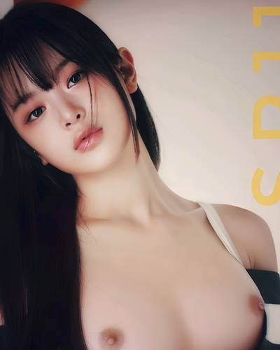 Hanni - small tits