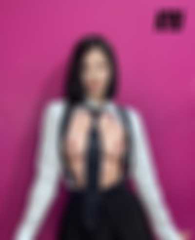 Sohee - shows tits
