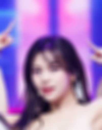 Umji - shows boobs